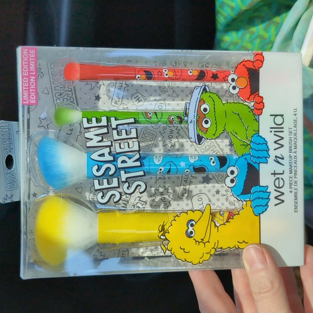 Limited Edition - Sesame Street - Wet n Wild Four-Piece Makeup Brush Set - NEW